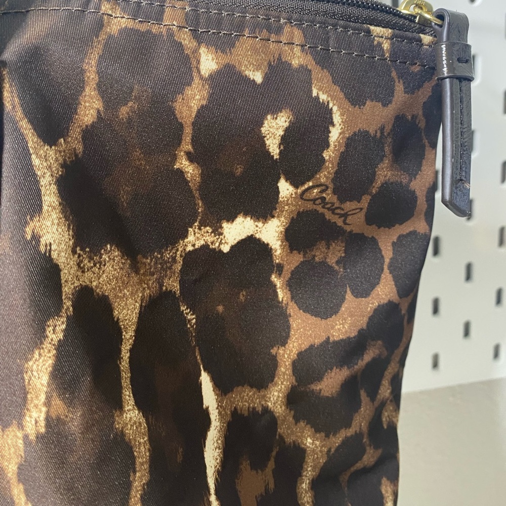 Authentic Cheetah/Leopard Coach tote/Shoulder bag W/Detachable Makeup Bag - Picture 10 of 15